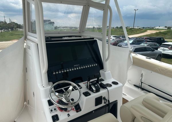 Twin Vee 340 GFX CC image