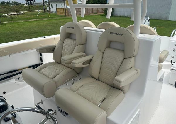 Twin Vee 340 GFX CC image