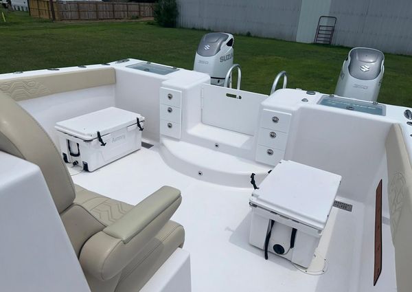 Twin Vee 340 GFX CC image