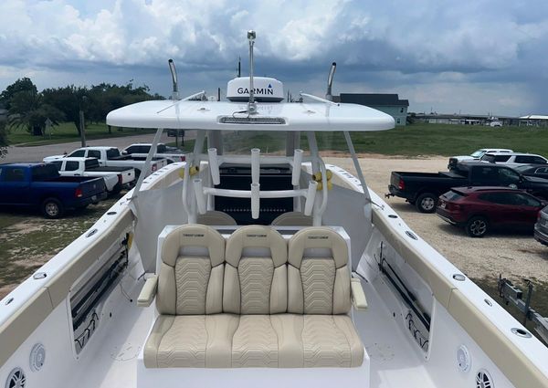 Twin Vee 340 GFX CC image