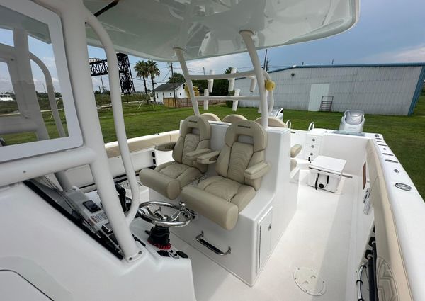 Twin Vee 340 GFX CC image