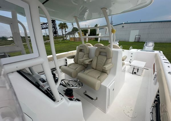 Twin Vee 340 GFX CC image