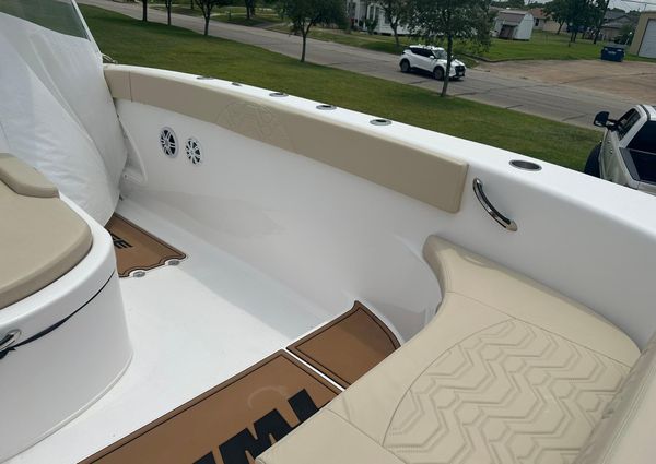 Twin Vee 340 GFX CC image