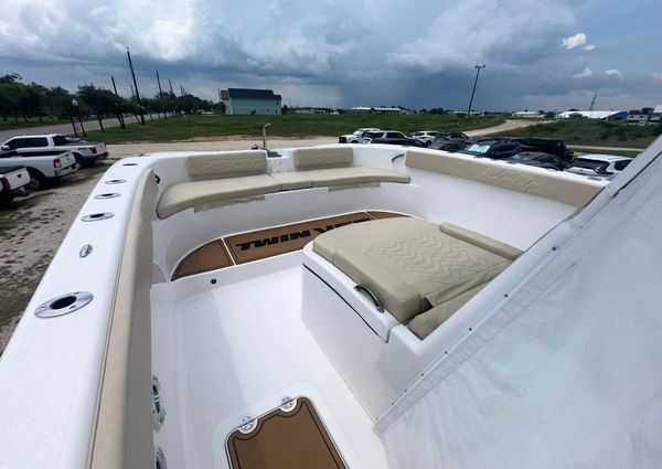 Twin Vee 340 GFX CC image