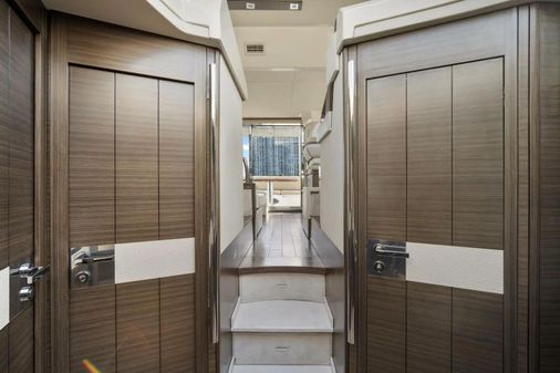 Azimut 48 Flybridge image