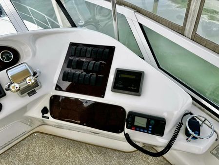 Sea Ray 400 Sedan Bridge image