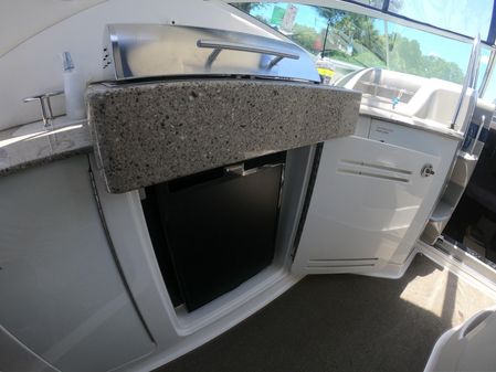 Sea Ray 330 Sundancer image