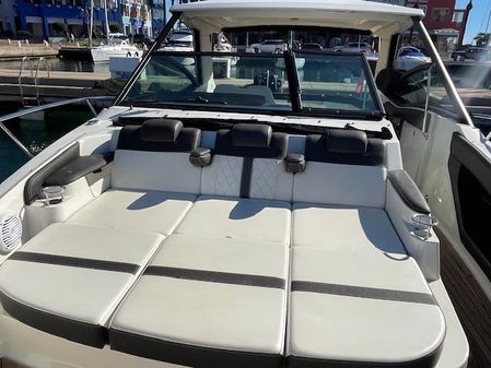 Sea Ray 320 Sundancer image