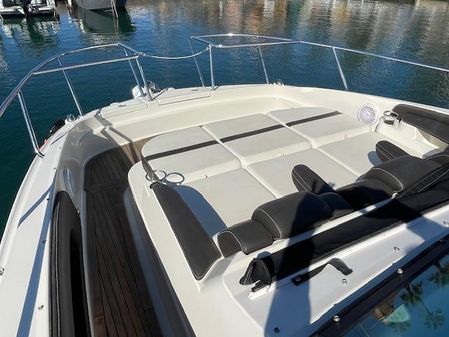 Sea Ray 320 Sundancer image