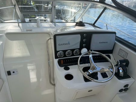 Boston Whaler 305 Conquest image