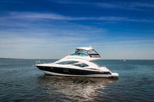 Cruisers Yachts 477 Sport Sedan image