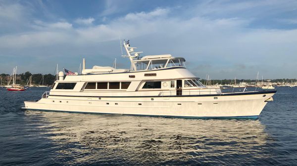 Palmer Johnson Cockpit Motoryacht