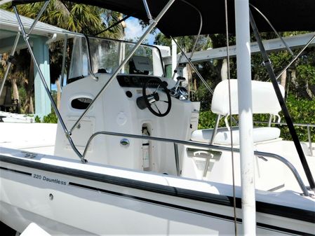 Boston Whaler 220 Dauntless image