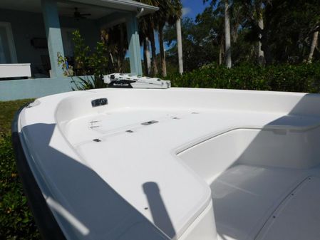 Boston Whaler 220 Dauntless image