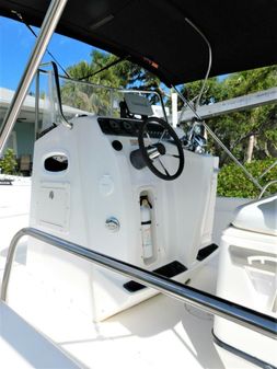 Boston Whaler 220 Dauntless image