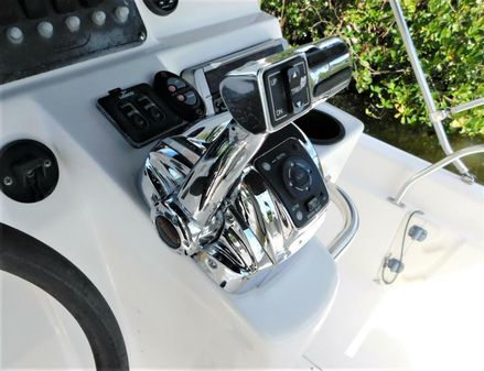 Boston Whaler 220 Dauntless image