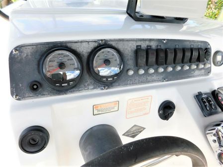 Boston Whaler 220 Dauntless image