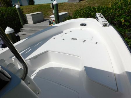 Boston Whaler 220 Dauntless image