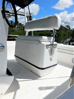 Boston Whaler 220 Dauntless image