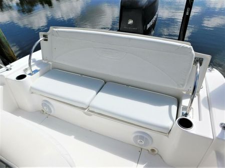 Boston Whaler 220 Dauntless image