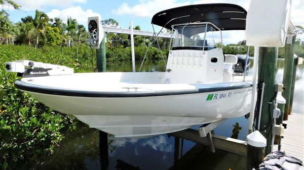 Boston Whaler 220 Dauntless 