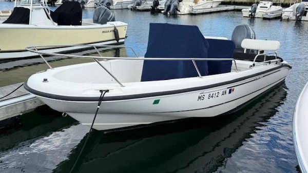 Boston Whaler Dauntless 18 