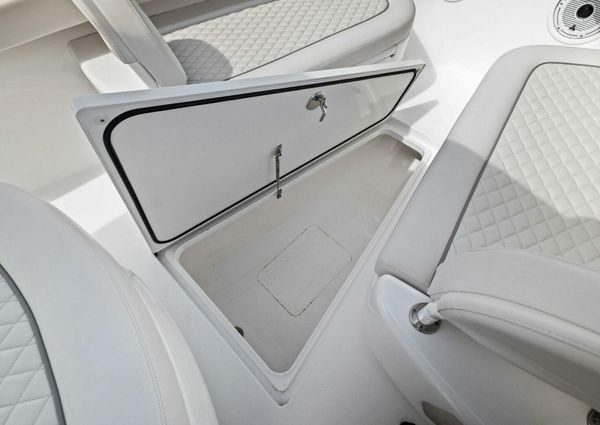 Valhalla Boatworks V-33 Center Console image