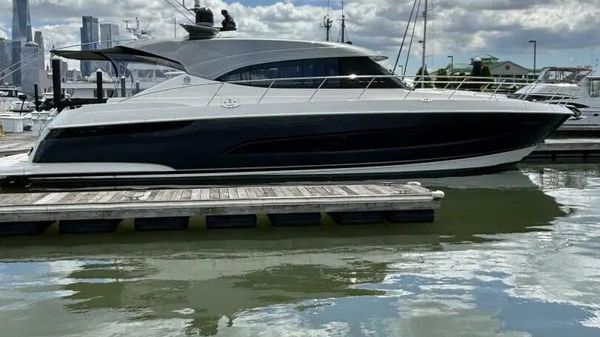 Riviera 5400 Sport Yacht Platinum Edition 