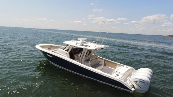 Pursuit S 428 Sport