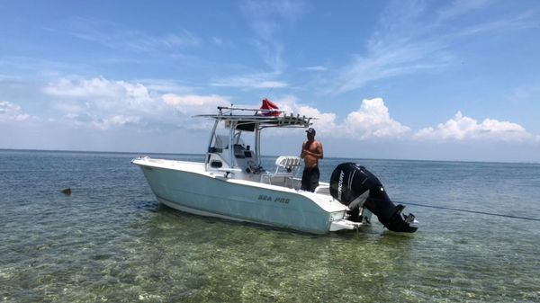 Sea Pro 238 Center Console
