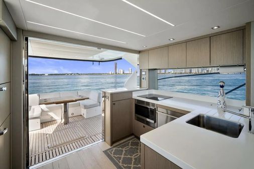 Sunseeker Manhattan 52 image