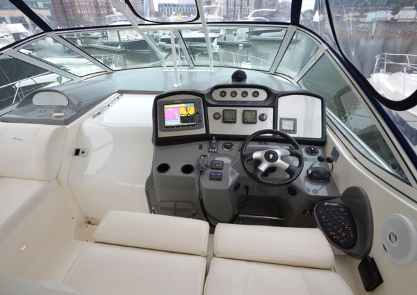 Cruisers Yachts 415 Express Motoryacht image