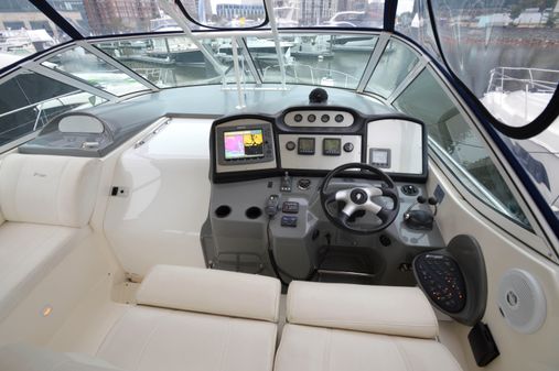 Cruisers Yachts 415 Express Motoryacht image