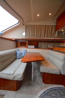 Cruisers Yachts 415 Express Motoryacht image