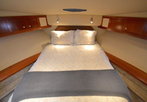 Cruisers Yachts 415 Express Motoryacht image