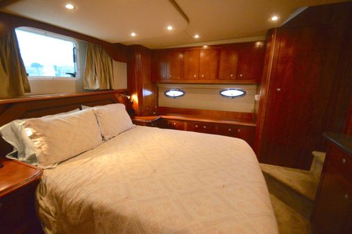 Cruisers Yachts 415 Express Motoryacht image