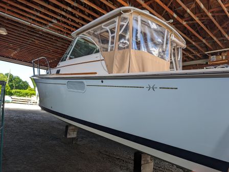 Hunt Yachts Surfhunter 33 image