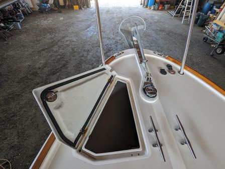 Hunt Yachts Surfhunter 33 image