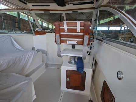 Hunt Yachts Surfhunter 33 image