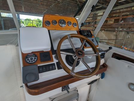 Hunt Yachts Surfhunter 33 image