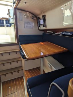 Hunt Yachts Surfhunter 33 image