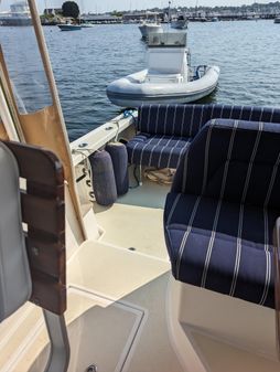 Hunt Yachts Surfhunter 33 image