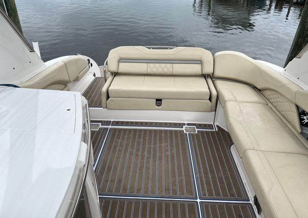 Regal 3300 Bowrider image