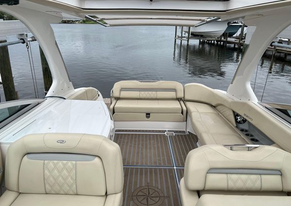 Regal 3300 Bowrider image