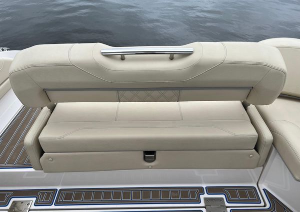 Regal 3300 Bowrider image