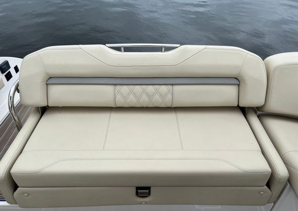 Regal 3300 Bowrider image