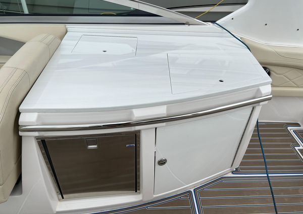 Regal 3300 Bowrider image