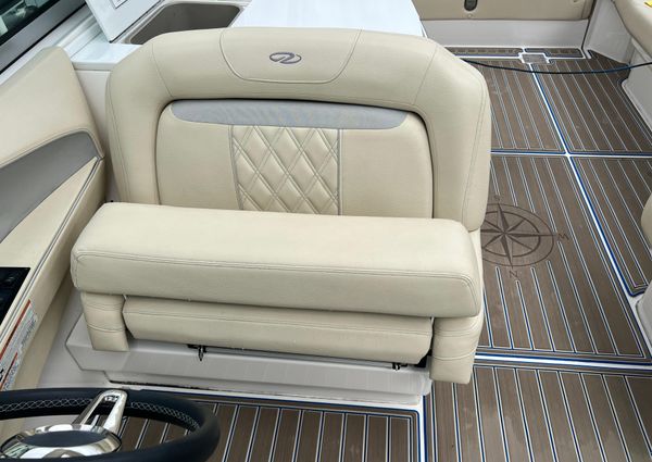 Regal 3300 Bowrider image