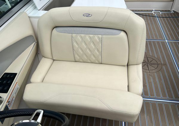 Regal 3300 Bowrider image