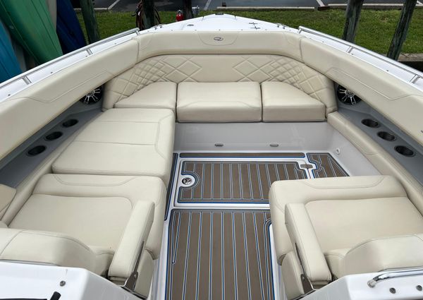 Regal 3300 Bowrider image